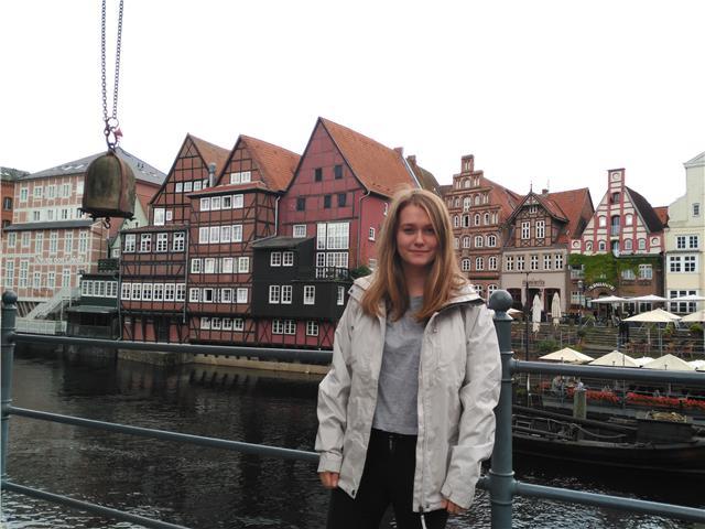 Doy clases de diferentes materias a estudiantes de primaria y la eso