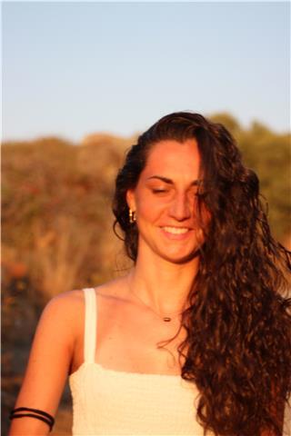 Hello! Mi chiamo Marta e sono una studentessa universitaria, mi sono diplomata in lingue e ho conseguito certificazioni sia in inglese che in spagnolo