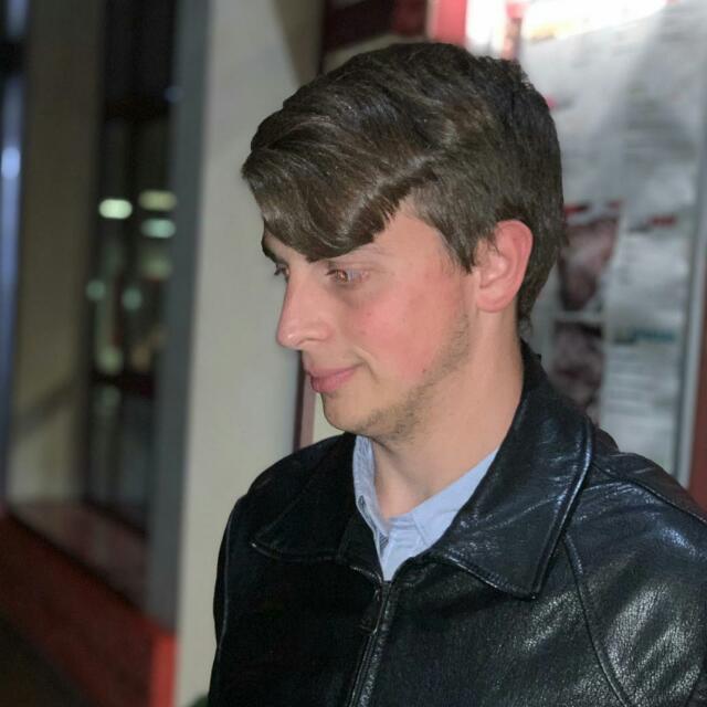 Laureando in astronomia offre lezioni di matematica, fisica, chimica, informatica e biologia