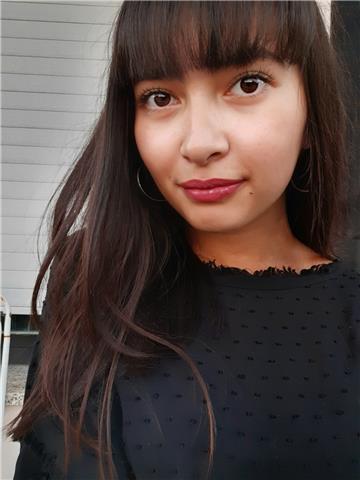 Neodiplomata in lingue straniere, ottime conoscenze e disponibilità