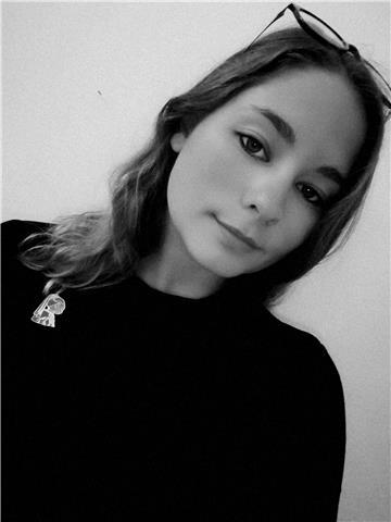 Ex studentessa bilingue diplomata al liceo linguistico impartisce lezioni di francese per medie e superiori