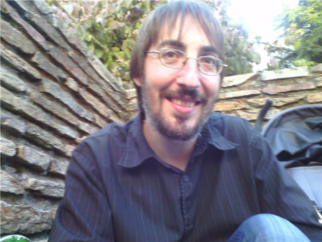 Doctor en historia del arte se ofrece para impartir clases de humanidades a todos los niveles. además se ofrece a revisa, asesorar y corregir trabajos para estudiante universitarios en historia del arte. zona santiago de compostela si es presencial