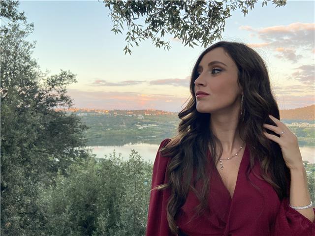 Laureata in economia aziendale impartisce lezioni private per più insegnamenti