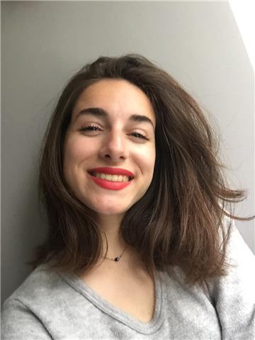 Etudiante en école de commerce, 2 ans de classe préparatoire littéraire. 
Passionnée par l'anglais et la culture anglaise. Nombreux séjours à l'étrangers. 
Cours d'école de commerce 100% en anglais.
Bilingue