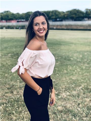 Chica graduada en Educacion Primaria se ofrece para dar apoyo o refuerzo en todo tipo de materias de Primaria y con un nivel B1 de ingles y en proceso del B2 tmb dispuesta a darlos
