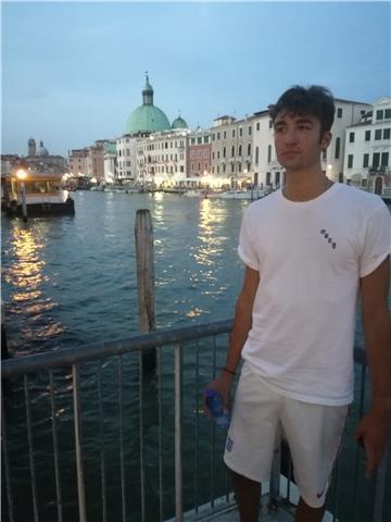 insegnante certificato Inglese livello B2, italiano, storia, psicologia, pedagogia, aiuto compiti