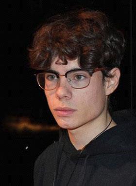 Estudiante de barcelona con castellano nativo busca enseñar a personas con bajo-medio nivel desde adultos extranjeros a niños