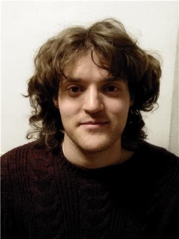 Ragazzo con conoscienze in inglese, matematica, italiano