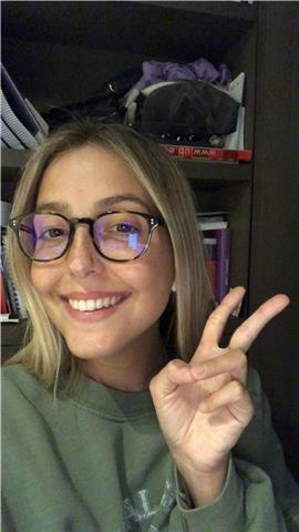 Estudiante de medicina que realiza clases particulares de refuerzo