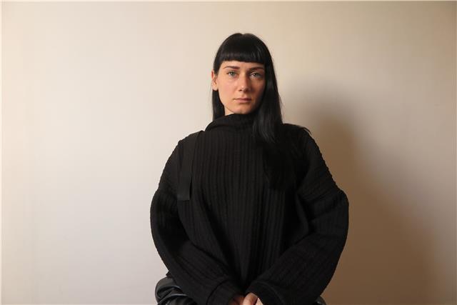 Buongiorno! mi chiamo monica, sono una studentessa dell'arte, ma siccome l'inglese è la mia seconda lingua ho già fatto un po' d'esperienza nel insegnare l'inglese. ho preparato diverse persone per l'esame b1, b2, c1. il mio livello è c2. grazie! :)