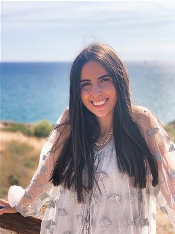 Estudiante de último curso en el grado de traducción e interpretación. me gustaría dar clases de inglés a personas con niveles a2-b1/2