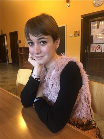 Studentessa di Assistente all’Infanzia cerca lavoro come aiuto compiti per le elementari