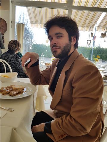 Laureato in Scienze Politiche e Sociali