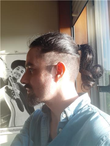 Profesor de guitarra con experiencia, doy clases en pontevedra