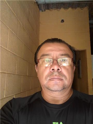 Profesor de matemática residente en El Salvador a nivel de tercer ciclo y bachillerato