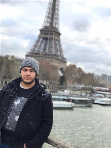 Studente, ottima conoscenza della lingua francese