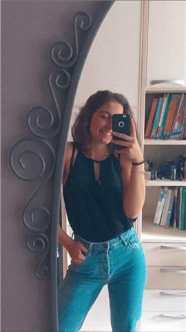 Studentessa presso il liceo linguistico frequentante il quarto anno