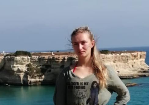 Sono una sportiva, sempre in movimento e sto studiando per diventare ho ancora esperienza in lezioni private però ho le conoscenze e la pazienza per farle