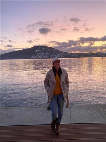 Doy clases particulares de matemáticas, economía, español para extranjeros e inglés básico