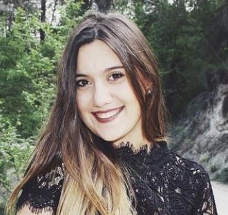 Profesora imparte clases para niños y niñas hasta 1 de la eso