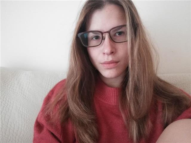 Studentessa al terzo anno di lettere, diploma classico e B2 di inglese. 
Sono interessata a dare lezioni per quanto riguarda tutte le materie umanistiche, e lingua inglese