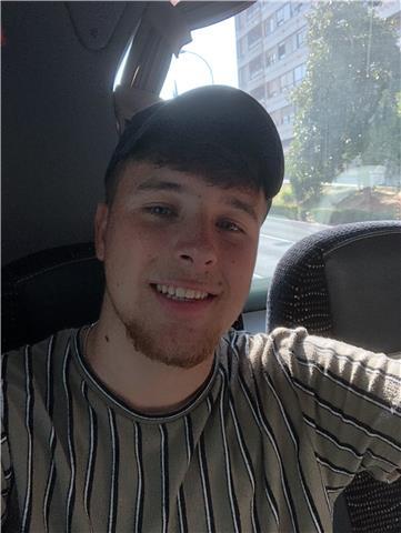 Puedo ofrecer clases de informática básica para alumnos o personas mas mayores y que se metan en el mundo de la tecnologia