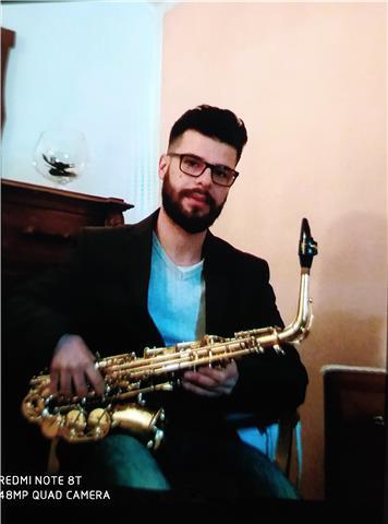 Sono disponibile ad impartire lezioni private di musica, nello specifico solfeggio e sassofono