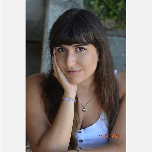 Ragazza diplomata offre lezioni di francese ed altre materie. Si parla di lezioni online o presso la regione Valle d'Aosta
