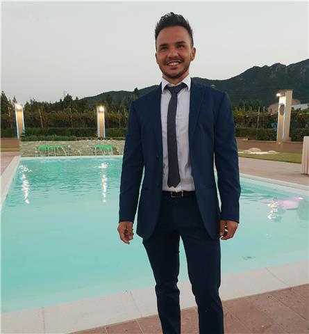 Ingegnere e insegnante di matematica impartisce lezioni online