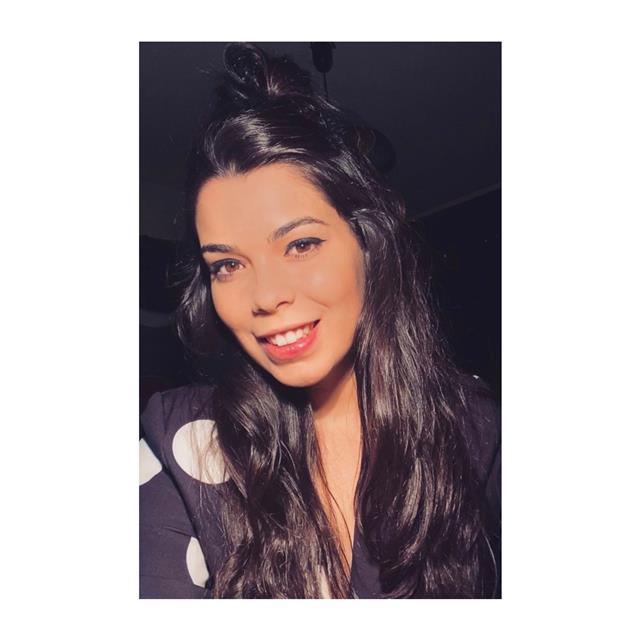 Desde hace tiempo doy clases particulares a hijos de gente conocida. doy clases de lengua castellana y literatura e historia