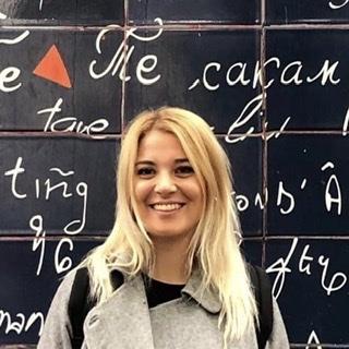Studentessa offre ripetizioni di italiano, greco e latino