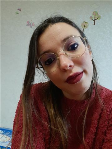 Studentessa offre lezioni di ripetizioni per scuola elementare e medie
