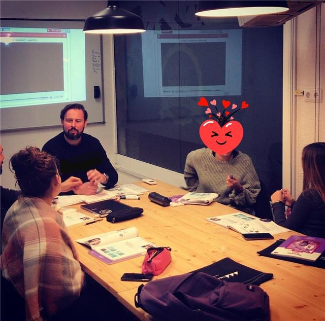 Nativo profesor titular en linea de ingles licenciado para dar clases particulares online