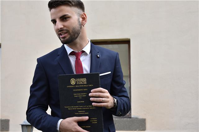 Insegnante di lingua con diverse certificazioni, dsi rende disponibile per ripetizioni di lingua inglese