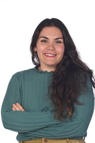 Graduada en Criminología, estudiante de la Escuela Oficial de Idiomas. Responsable y con ganas de seguir aprendiendo a través de la enseñanza