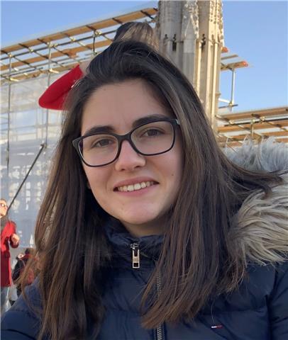 Étudiante en BTS Opticien Lunettier, étant diplômée d’un Bac S et d’un Bas STL