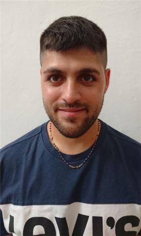 Ragazzo diplomato a cui è sempre piaciuta la matematica e a cui piace spiegare in modo semplice e chiaro la propria conoscenza in matematica, italiano, storia