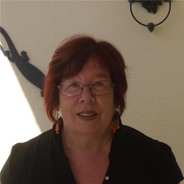 Native English Teacher ready to teach you now!