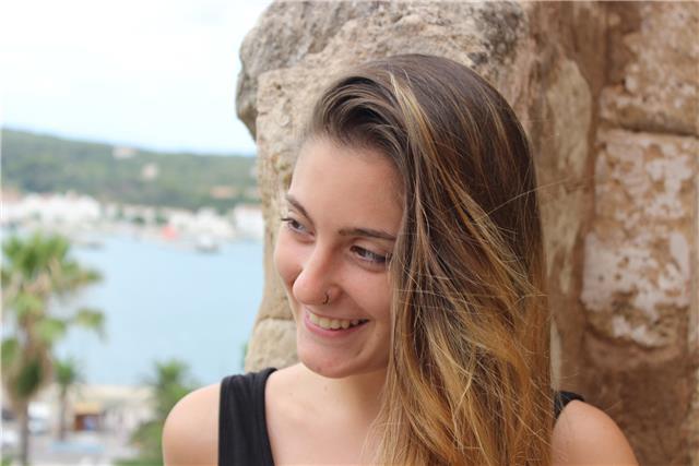 Imparto clases de enseñanza y ayuda a alumnos de primaria y eso