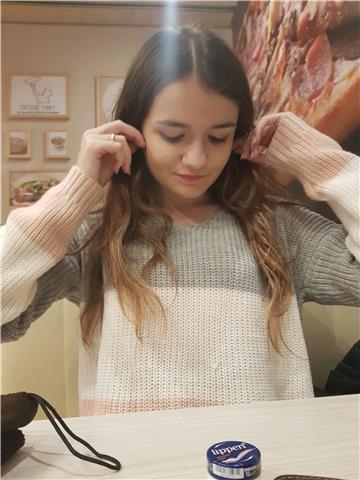 Doy clases particulares de ingles para primaria, y matemáticas a niñ@s de primaria y eso