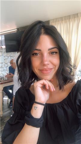 Lezioni d’inglese per bambini e adulti con metodi semplici e innovativi!
studio inglese dalla prima elementare e ogni giorno imparo qualcosa di nuovo grazie ai miei parenti australiani, adesso non vedo l’ora di passare il mio insegnamento a tutti voi! 
la