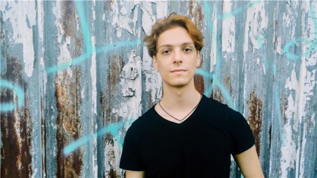 Native Italian teacher giving lessons tailored to English speakers of all ages