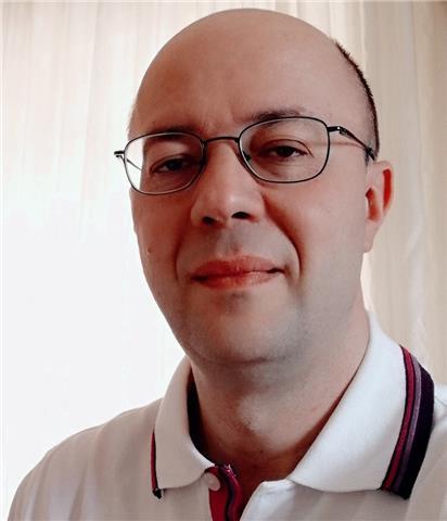 Laureato in Lettere presso l'Università degli Studi di Roma Tor Vergata, impartisce lezioni e ripetizioni di Storia dell'Arte ad alunni Scuole medie inferiori e Superiori, nonché universitari. L'insegnamento avverrà on-line su piattaforma dedicata o a dom