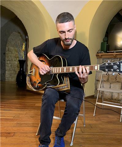 INSEGNANTE CHITARRA MODERNA