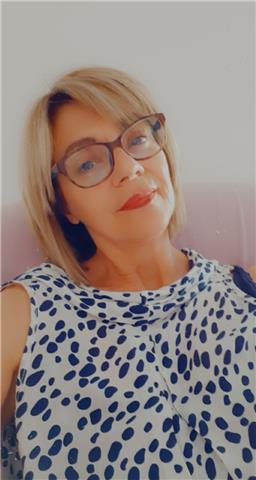 Madrelingua francese impartisce lezioni a ragazzi e adulti
