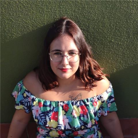 Estudiante de trabajo social ofrece dar clases de apoyo escolar