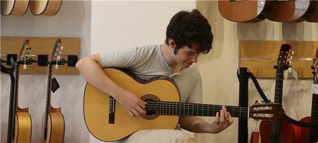 Clases de guitarra (española, eléctrica o acústica), improvisación, composición, producción.. 🔊​🔊​🔊​