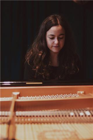 Clases de piano de iniciación, grado medio y preparación para el grado superior