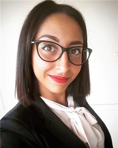 Docente Make Up di Accademia Estetica propone lezioni di Autotrucco (self Make Up), consulenze Trucco e lezioni Beauty / Sposa per futuri professionisti del settore