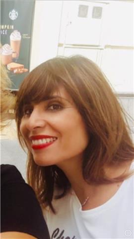 Profesora da clases de apoyo y refuerzo de primaria